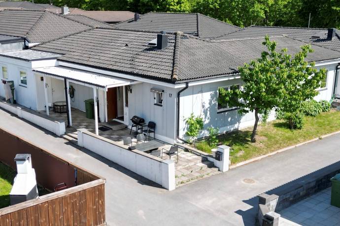5 rum villa på Bägarvägen 17 Botkyrka -  Fittja, Botkyrka kommun - bild 1