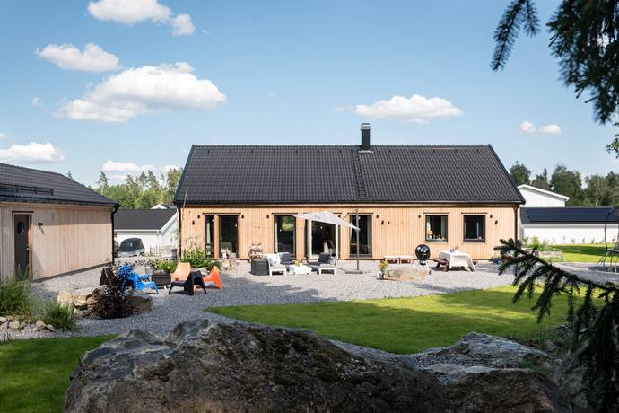 7 rum villa på Litslunda 35 Litslunda, Västerås kommun - bild 1