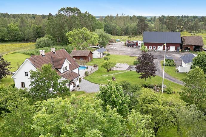 9 rum gård utan jordbruk på Härminge 424 Almbro, Örebro kommun - bild 1