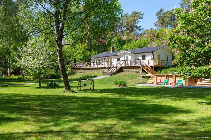 5 rum vinterbonat fritidshus på Lillgärdsvägen 5 Djurhamn, Värmdö kommun - bild 1