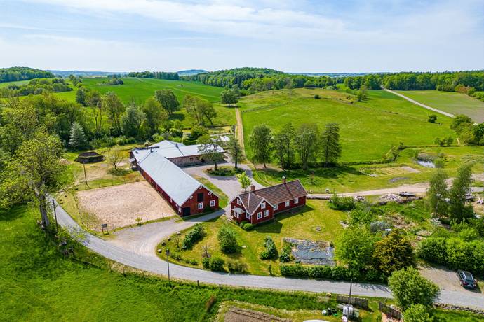 5 rum gård med jordbruk på Sörby 236 Vessigebro, Falkenbergs kommun - bild 1