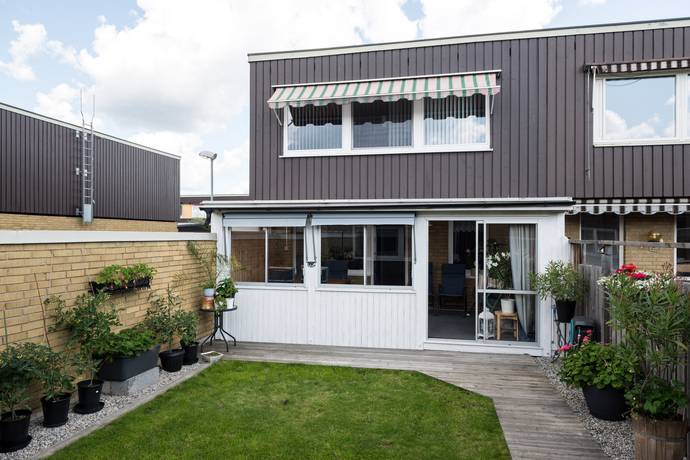 4 rum radhus på Stångjärnsgatan 133 Bäckby, Västerås kommun - bild 1