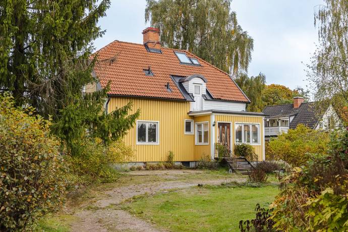 Brunnsvägen 8, Lustigkulla, Hallstahammars kommun