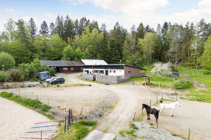 4 rum gård med jordbruk på Häljeröd 170 Häljeröd - Romelanda, Kungälvs kommun - bild 1