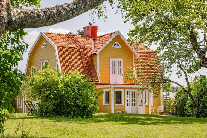 gård med jordbruk på Husby 5 Vallentuna, Vallentuna kommun - bild 1
