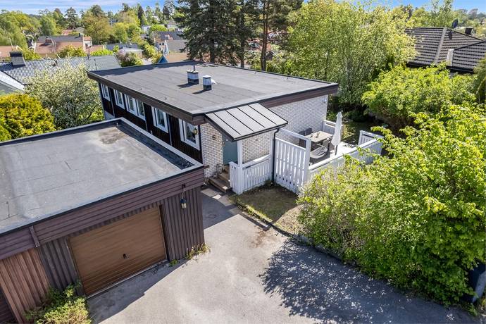 8 rum villa på Tunvägen 5 Västra Jakobsberg, Järfälla kommun - bild 1