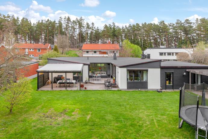 8 rum villa på Svanvägen 16 Rosenkälla, Nyköpings kommun - bild 2