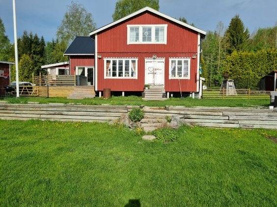 gård med jordbruk på Lögdövägen 10 Bergeforsen - Lögdö, Timrå kommun - bild 1