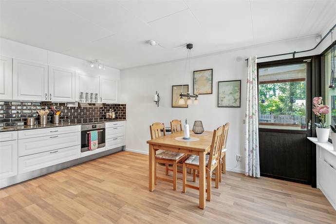 5 rum Villa på Bibacken 83 Länna Uppsala kommun - bild 8