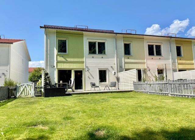 5 rum radhus på Växelbruksvägen 63 Nedersta Trädgårdsstad, Haninge kommun - bild 1