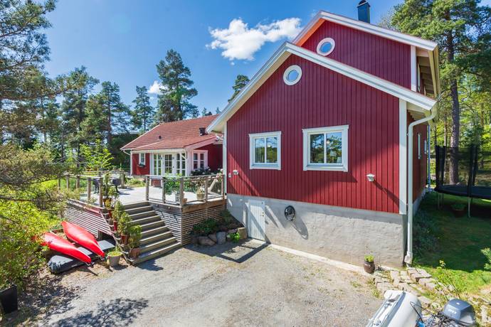 8 rum villa på Skåvsjöholmsvägen 4 Svinninge, Österåkers kommun - bild 1