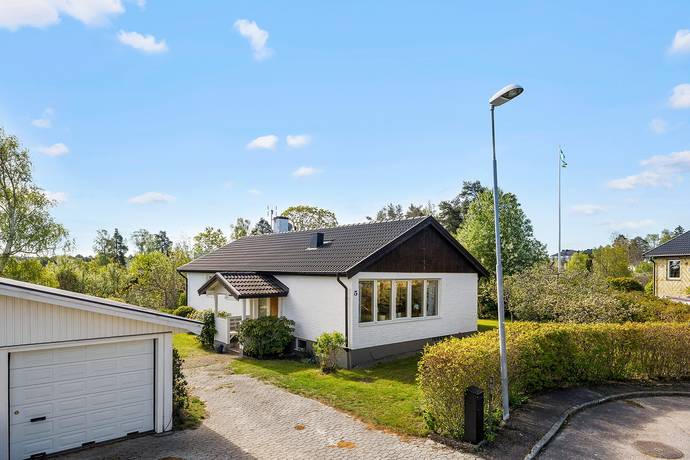 villa på Anemonstigen 5 Centrala Märsta, Sigtuna kommun - bild 2