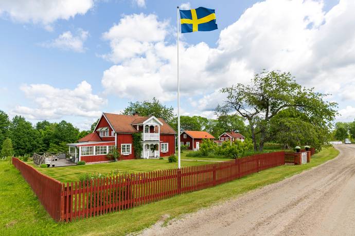 6 rum gård med jordbruk på Olofstorp 1 Eksjö, Eksjö kommun - bild 1