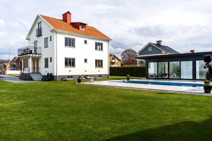9 rum villa på Holmstrandsgatan 2 Vättersnäs, Jönköpings kommun - bild 1
