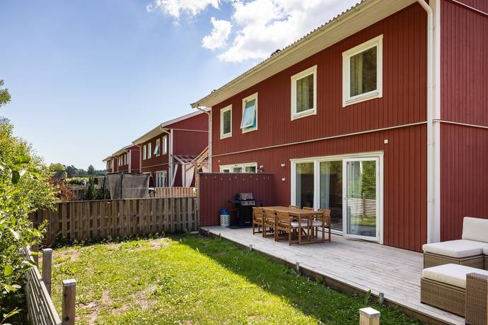 5 rum par-/kedje-/radhus på Runstens Byväg 25 Runsten, Haninge kommun - bild 1