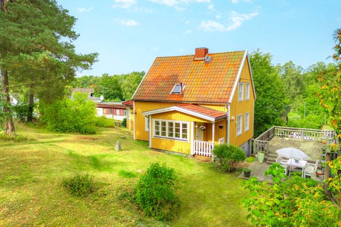 Södra parkvägen 5, Stuvsta, Huddinge kommun