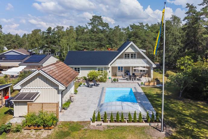6 rum villa på Åsvägen 32 Bålsta - Åsen, Håbo kommun - bild 1