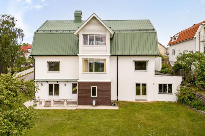 11 rum villa på Fredriksbergsgatan 4 Haga, Sundsvalls kommun - bild 1