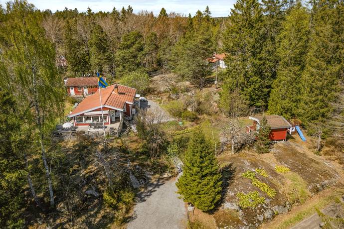 5 rum Vinterbonat fritidshus på Orrspelsvägen 12 Saltarö Värmdö kommun - bild 1