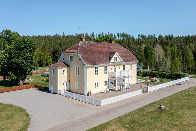 10 rum gård med jordbruk på Mjölsefall 1 Kisa, Kinda kommun - bild 5