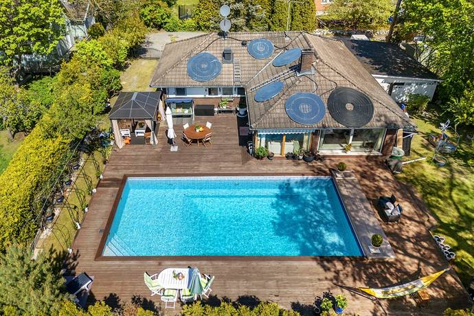 9 rum villa på Hangarvägen 3 Barkarby, Järfälla kommun - bild 1