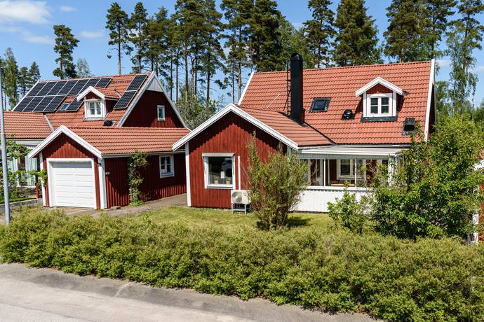 5 rum villa på Tjädervägen 28 Rottne, Växjö kommun - bild 1