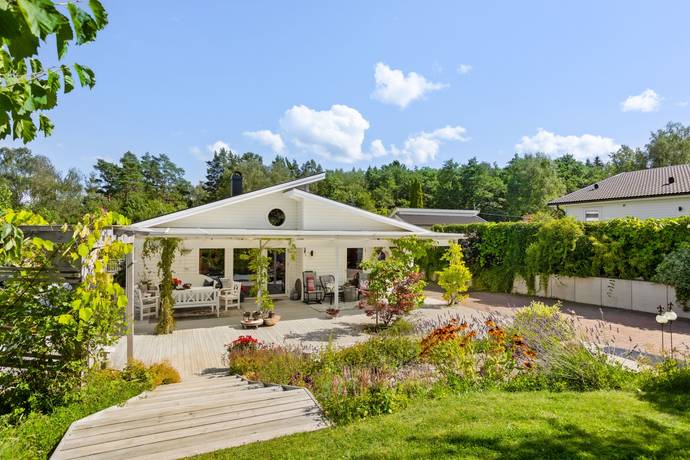 4 rum villa på Lilla Stenby väg 11 Adelsö, Ekerö kommun - bild 1