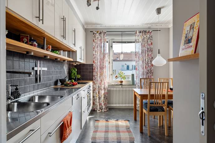 3 rum lägenhet på Vibyholmsvägen 12 Älvsjö - Örby Slott, Stockholms kommun - bild 2