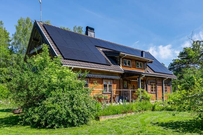 4 rum gård utan jordbruk på Näsbybacka 175 Näsbybacka strax utanför Frövi, Lindesbergs kommun - bild 1