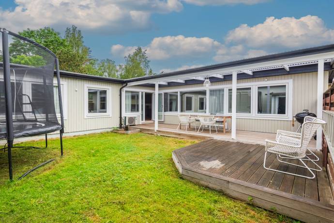 4 rum radhus på Södra Atriumvägen 24 Kvisslingby, Österåkers kommun - bild 1