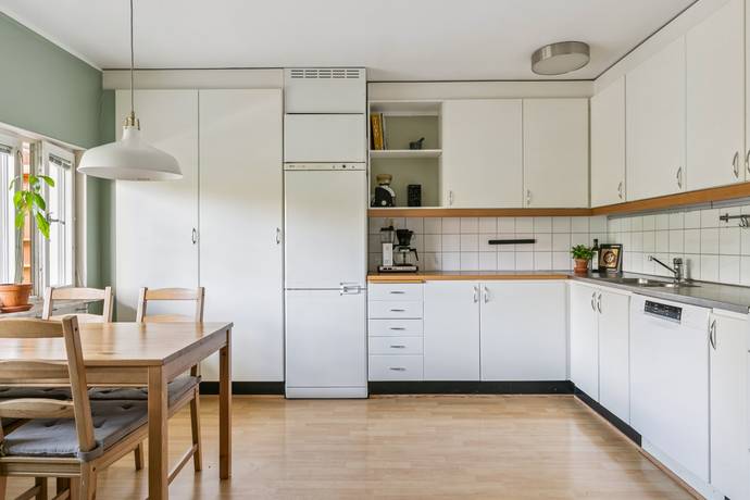 2 rum lägenhet på Varmfrontsgatan 18 Skarpnäck, Stockholms kommun - bild 2