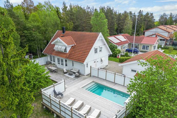 7 rum villa på Flintstensvägen 15 Herrhagen, Uppsala kommun - bild 1