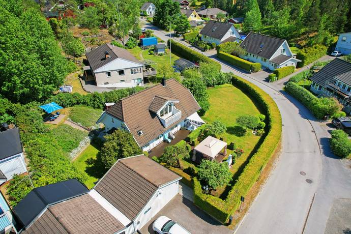 6 rum villa på Öringevägen 123 Tyresö, Tyresö kommun - bild 1