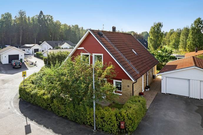 7 rum villa på Vallmovägen 16 Nolgård/Hälltorp, Hammarö kommun - bild 2