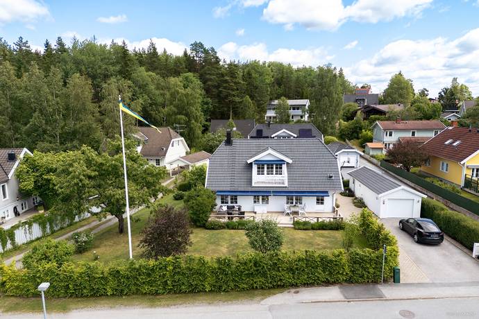 5 rum villa på Sollentunavägen 66 Skarpäng, Täby kommun - bild 1