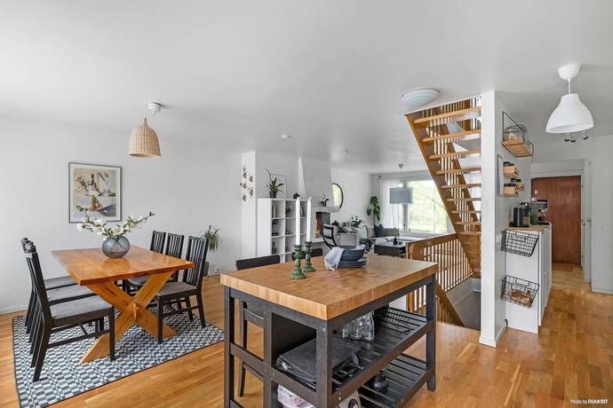 6 rum Radhus på Ängsullsvägen 5 Kälvesta Stockholms kommun - bild 8