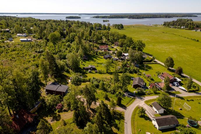 fritidshus på Ladängsstigen 6 Lybeck/Frösåker, Västerås kommun - bild 2