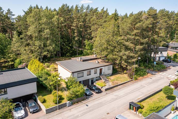 6 rum villa på Ormbergssvängen 13 Ormberget, Västerås kommun - bild 2