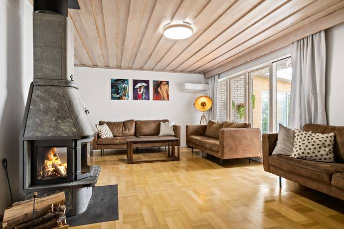 5 rum villa på Skogsvägen 9 Fjärdhundra, Enköpings kommun - bild 1
