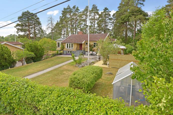 7 rum Villa på Fågelvägen 34 Barkarby Järfälla kommun - bild 1
