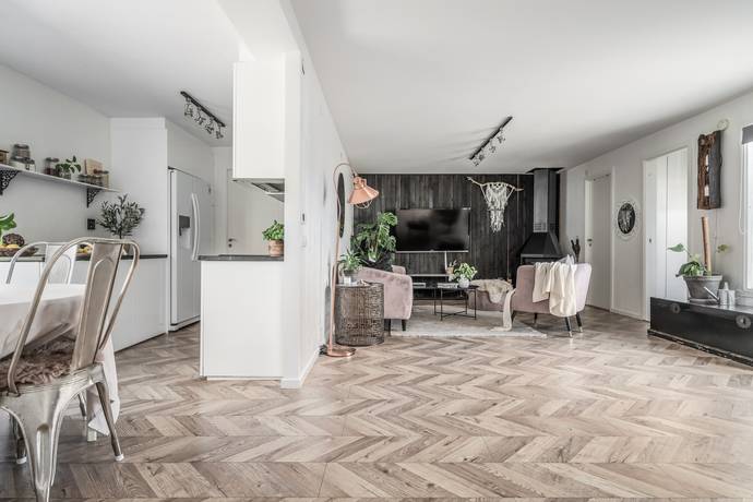 4 rum radhus på Stora Hundens gata 541 Vendelsö, Haninge kommun - bild 1