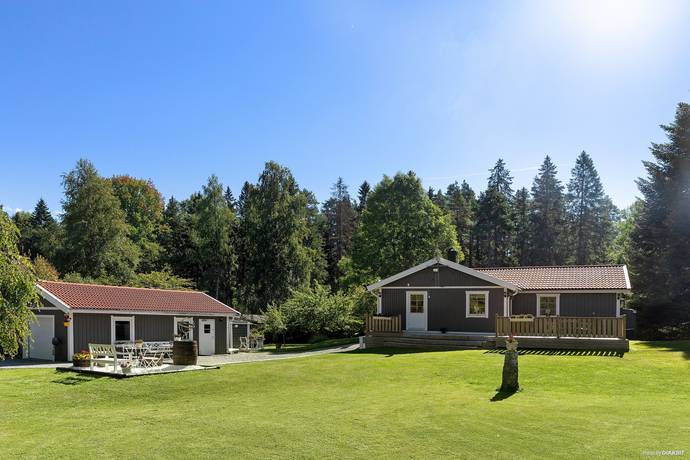 villa på Fågelbärsstigen 3 Skirhult, Österåkers kommun - bild 1