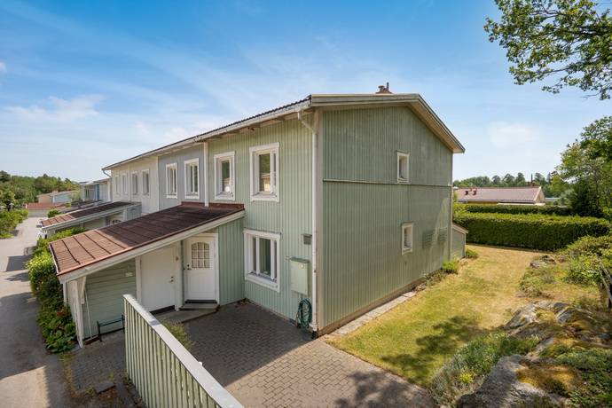 5 rum radhus på Småbjörksvägen 81 Bromsten, Stockholms kommun - bild 1