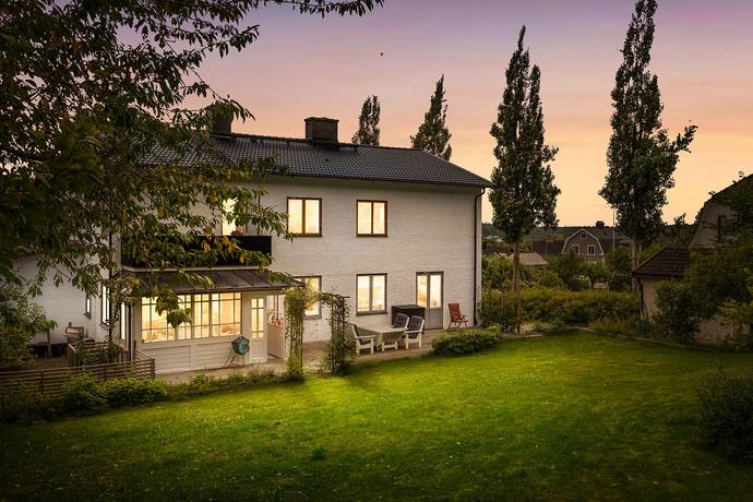 12 rum villa på Drottninggatan 25 Centrala Vårgårda, Vårgårda kommun - bild 1
