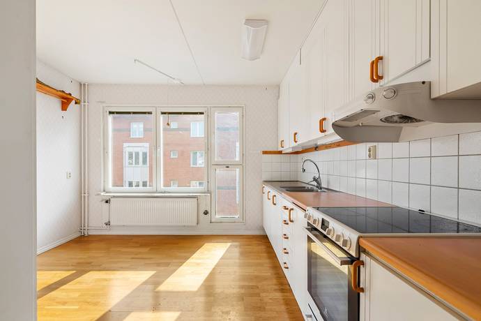 4 rum lägenhet på Kvarnvägen 8A Centrala Väsby, Upplands Väsby kommun - bild 2