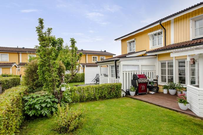 5 rum radhus på Kaprifolgatan 33 Norra Gryta, Västerås kommun - bild 2