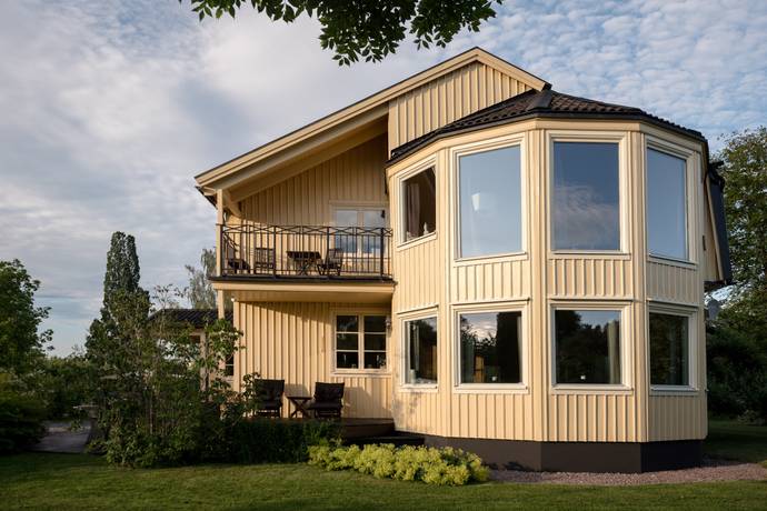 8 rum villa på Vadställsgatan 3 Kolbäck, Hallstahammars kommun - bild 1