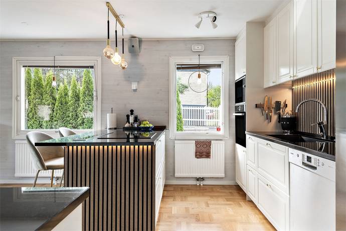 7 rum villa på Långsjövägen 8A Trollbäcken, Tyresö kommun - bild 2