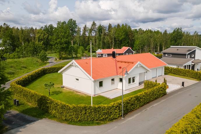 5 rum villa på Smörblomsgatan 14 Bränninge, Habo kommun - bild 1