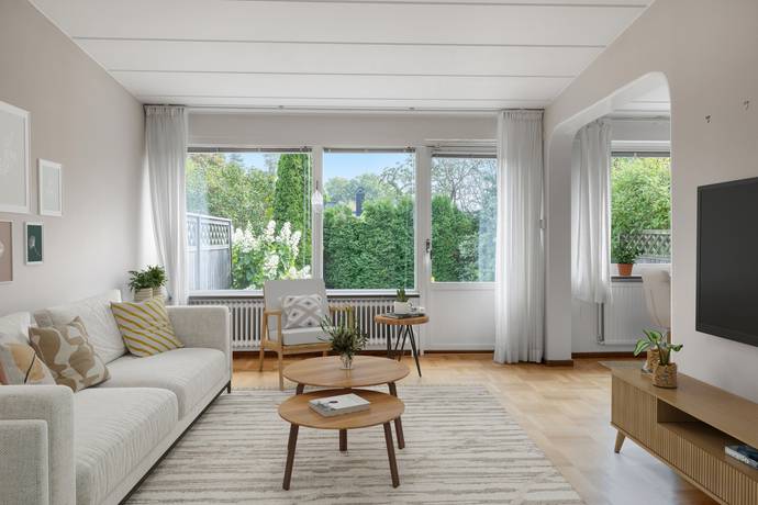 5 rum radhus på Gillbergavägen 16 Gillbo, Sollentuna kommun - bild 1